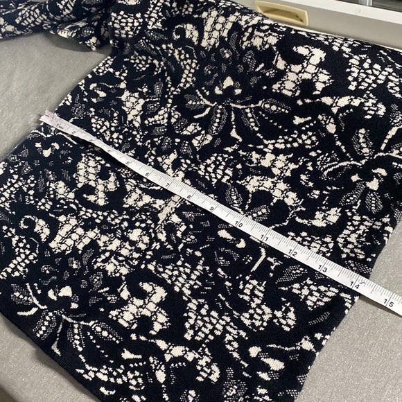 NWT Black & White Lace Longsleeve Scoop Neck Sweater - Picture 11 of 11